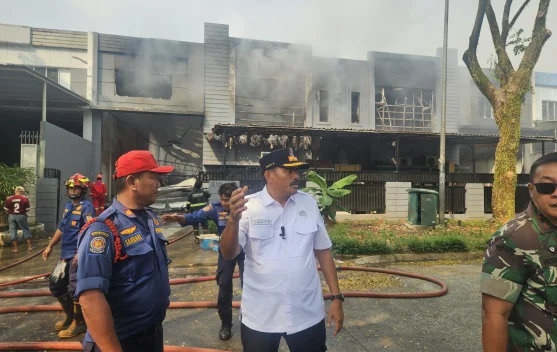 Visit Agenda: Kebakaran Hebat Hanguskan Tiga Gudang di Taman Tekno Tangsel