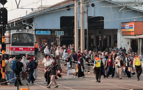 KAI Siapkan Peron Stasiun Bogor Guna Urai Kepadatan Penumpang