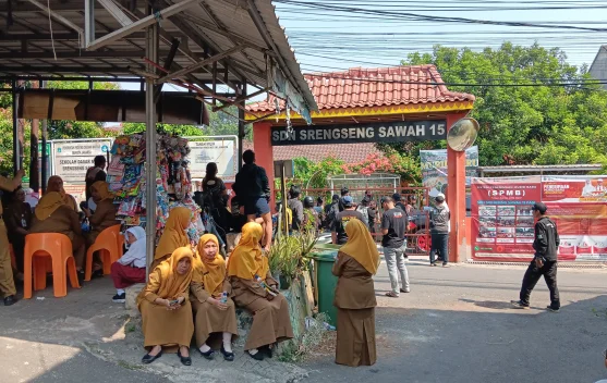 Important Visit: Sekolah Diamankan Tim Jibom, Guru dsn Siswa di Jagakarsa Jaksel Dipulangkan