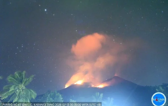 Gunung Karangetang Erupsi – Warga Diminta Tetap Waspada