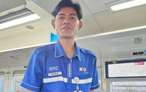 Solution For: Petugas Kebersihan KAI Services Kembalikan Dompet Penumpang di Surabaya