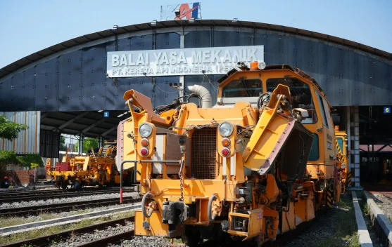 Latest Program: Balai Yasa Cirebon Prujakan Rawat 51 Mesin Perawat Rel KAI