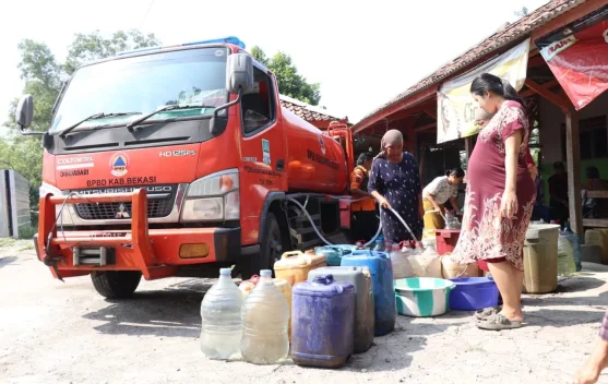 BPBD Bekasi Distribusikan 904.000 Liter Air Bersih di 9 Desa Terdampak Kekeringan