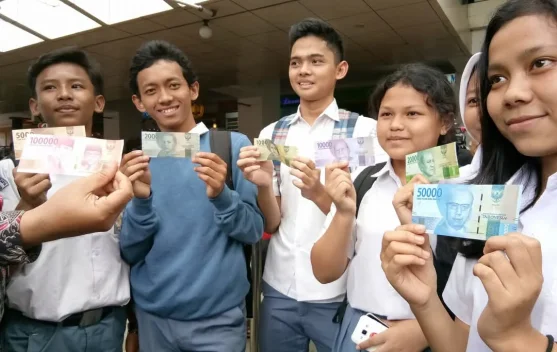 Rupiah Dibuka Menguat tetapi Masih Rentan Tekanan Global