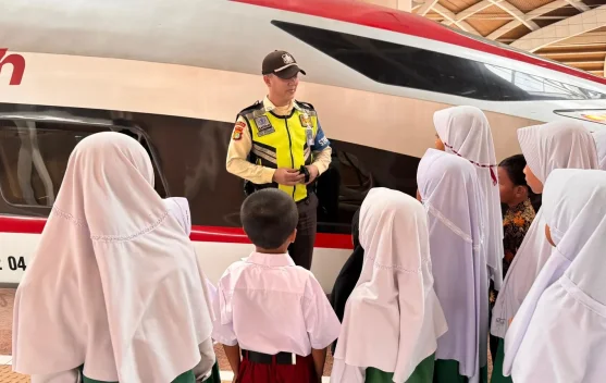 KCIC Edukasi 70 Anak Peduli Lingkungan Melalui Kereta Whoosh