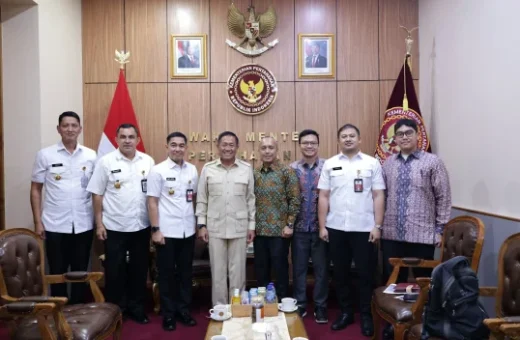 Wamenhan Terima Stafsus Menhan Bidang Ekonomi Pertahanan dan Tim Danantara