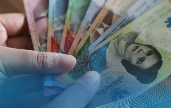 Rupiah Dibuka Menguat Ditopang Harga Minyak Dunia yang Cenderung Turun