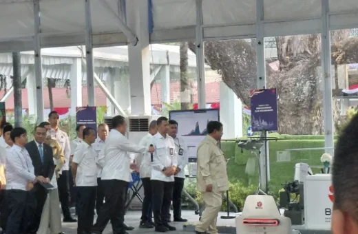 Momen Presiden Prabowo Tinjau Booth milik Peneliti BRIN